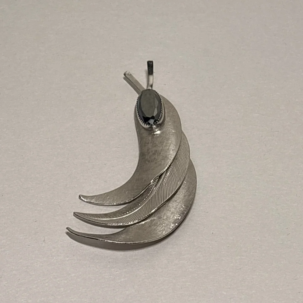 Unbranded‎ Feather Brooch Women OS Silver Black Excellent Vintage Layered Plume